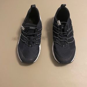 Blue/white Land’s End mesh water shoes with bungee laces